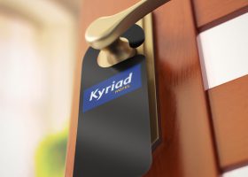 accroche-porte-hotel-kyriad